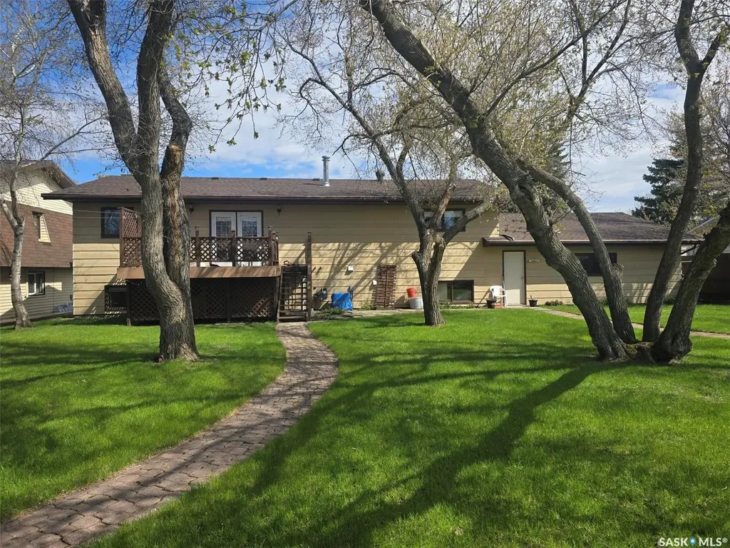 903 Assiniboia Avenue Grenfell SK S0G 2B0