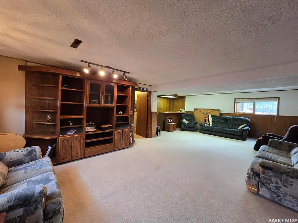 903 Assiniboia Avenue Grenfell SK S0G 2B0