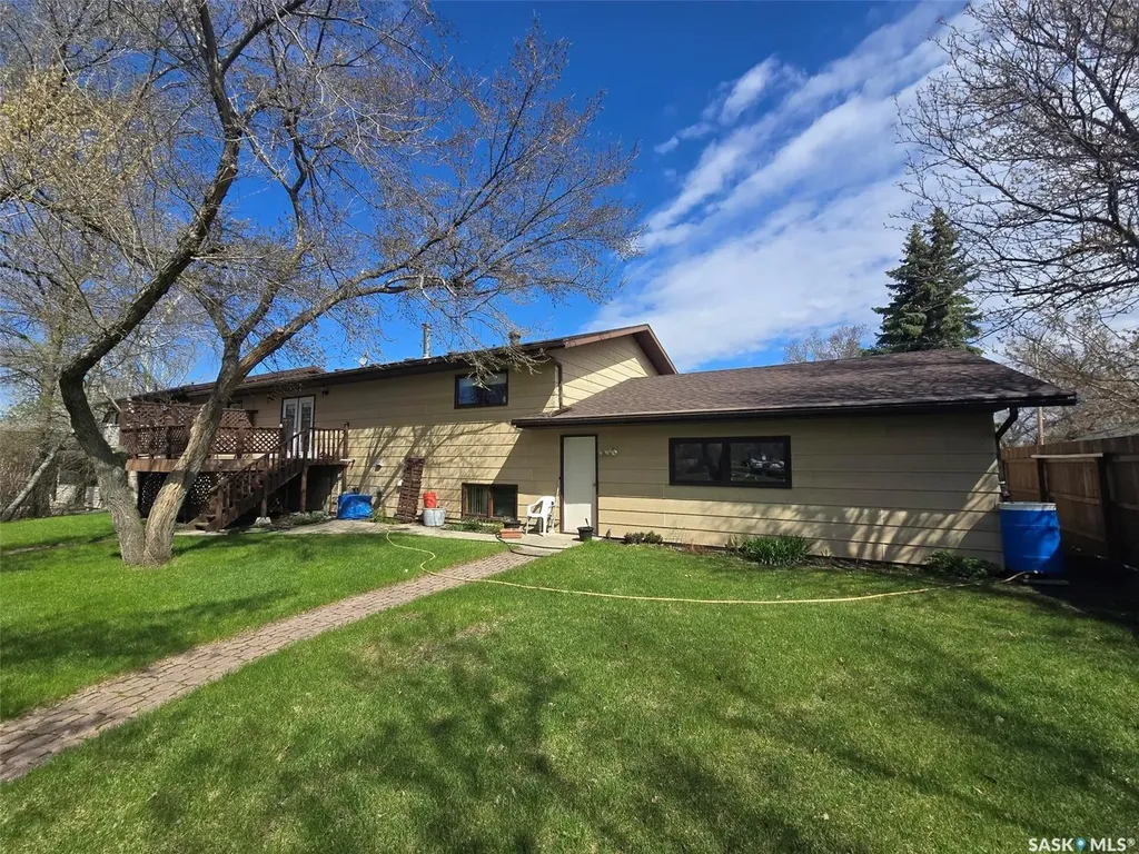 903 Assiniboia Avenue Grenfell SK S0G 2B0