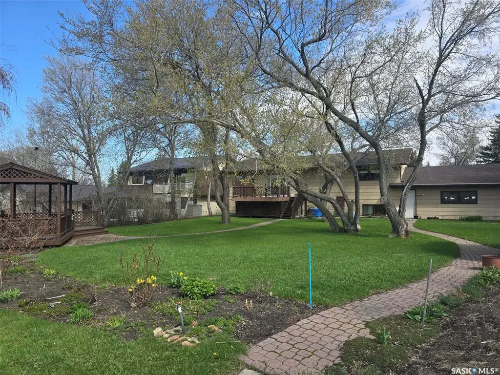 903 Assiniboia Avenue Grenfell SK S0G 2B0