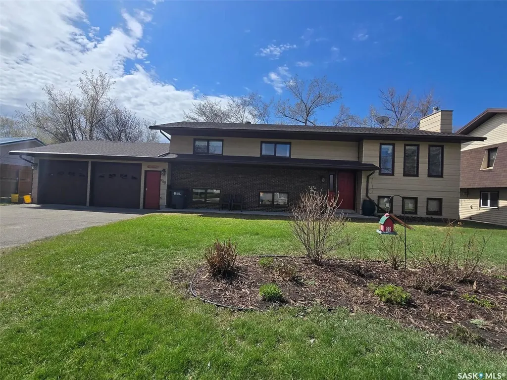 903 Assiniboia Avenue Grenfell SK S0G 2B0