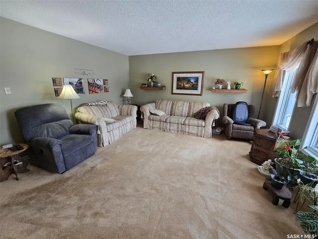 903 Assiniboia Avenue Grenfell SK S0G 2B0