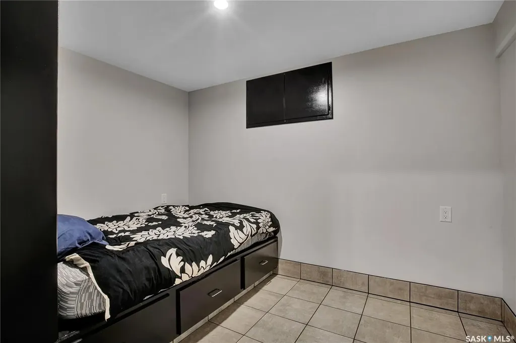 3102 Caen Street Saskatoon SK S7M 3N5