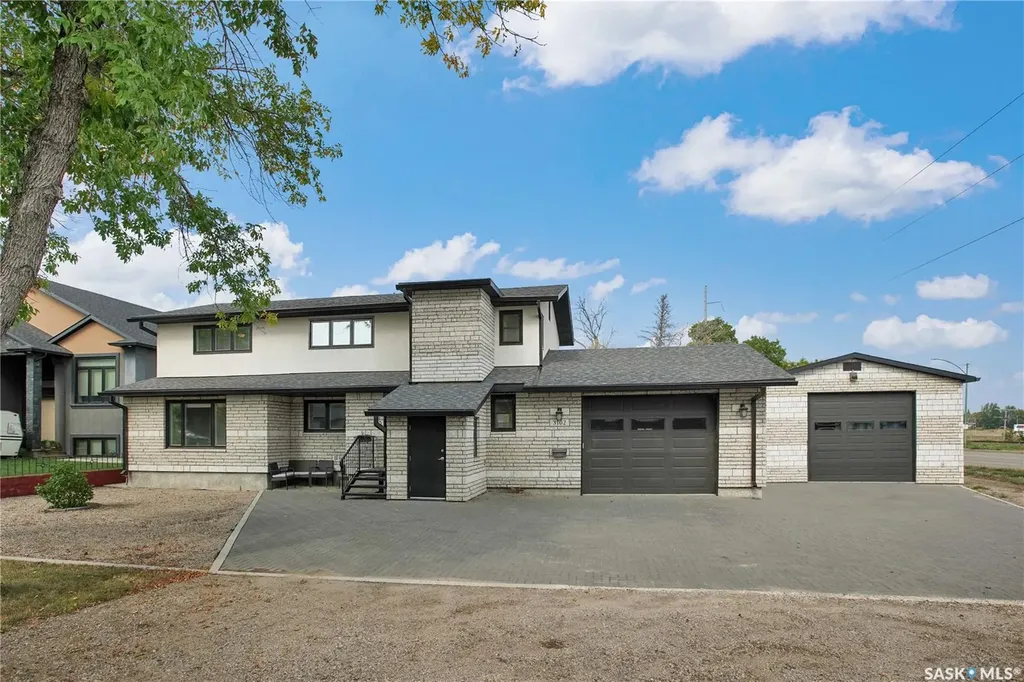 3102 Caen Street Saskatoon SK S7M 3N5