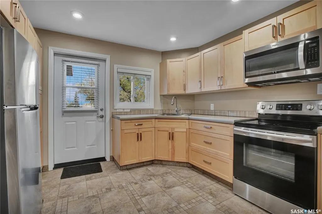 3102 Caen Street Saskatoon SK S7M 3N5
