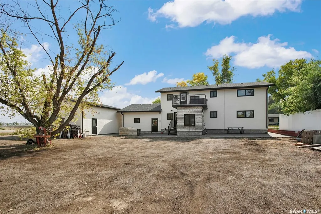 3102 Caen Street Saskatoon SK S7M 3N5