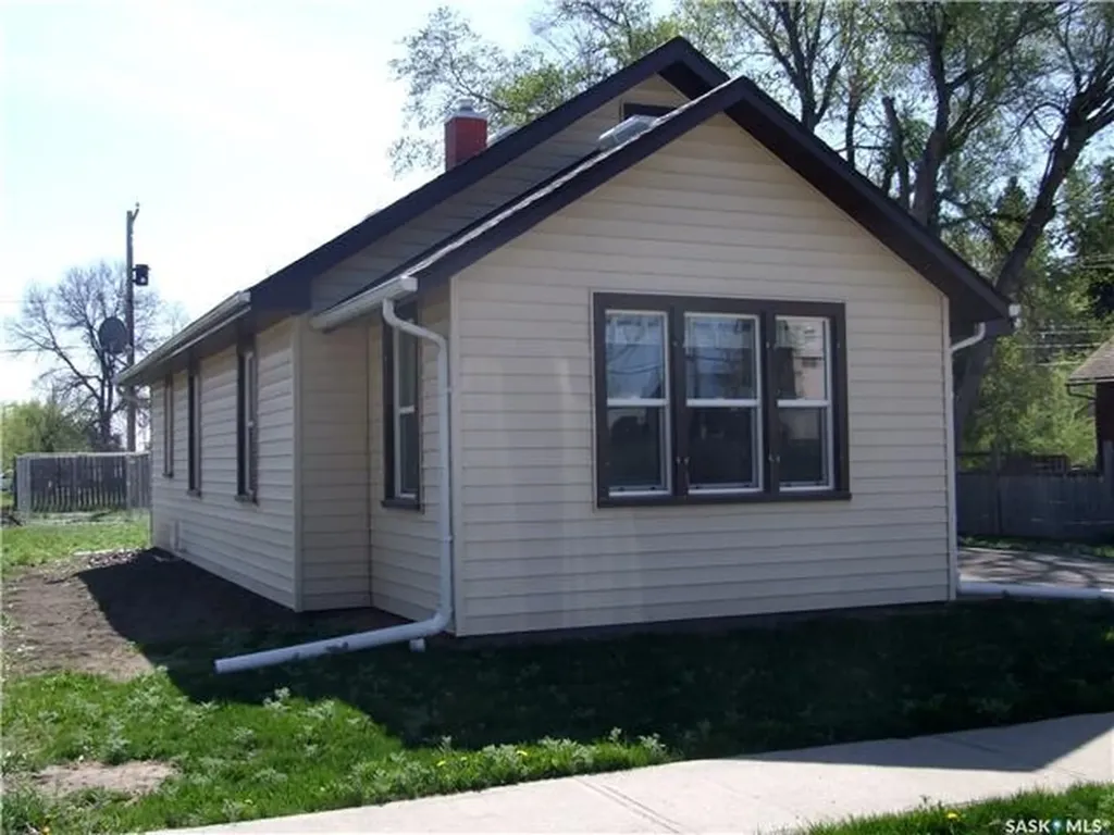 115 1st Street E Leader SK S0N 1H0