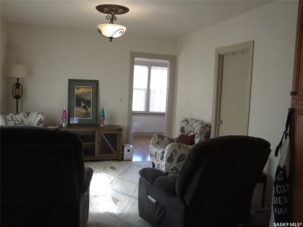 115 1st Street E Leader SK S0N 1H0