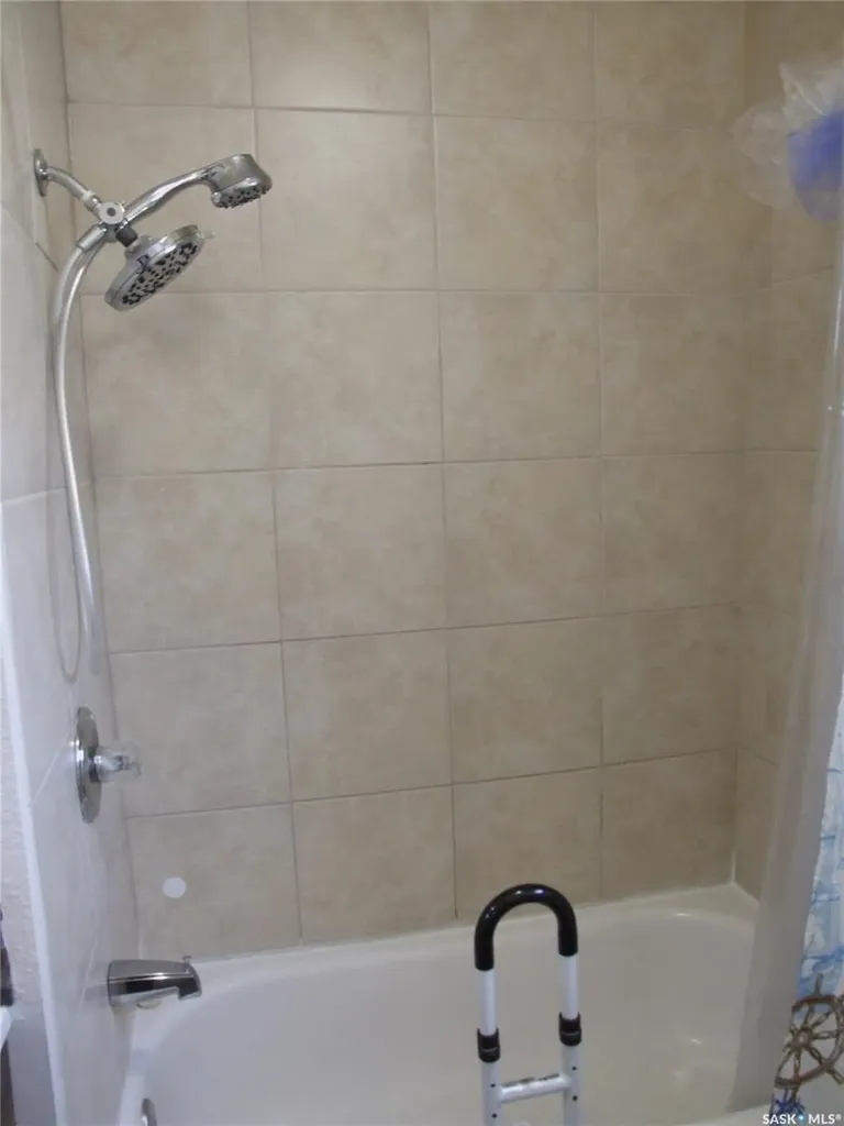 115 1st Street E Leader SK S0N 1H0