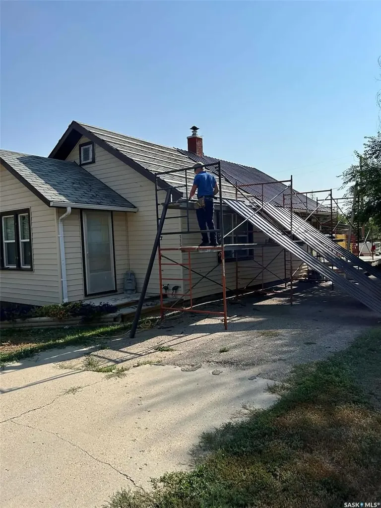 115 1st Street E Leader SK S0N 1H0