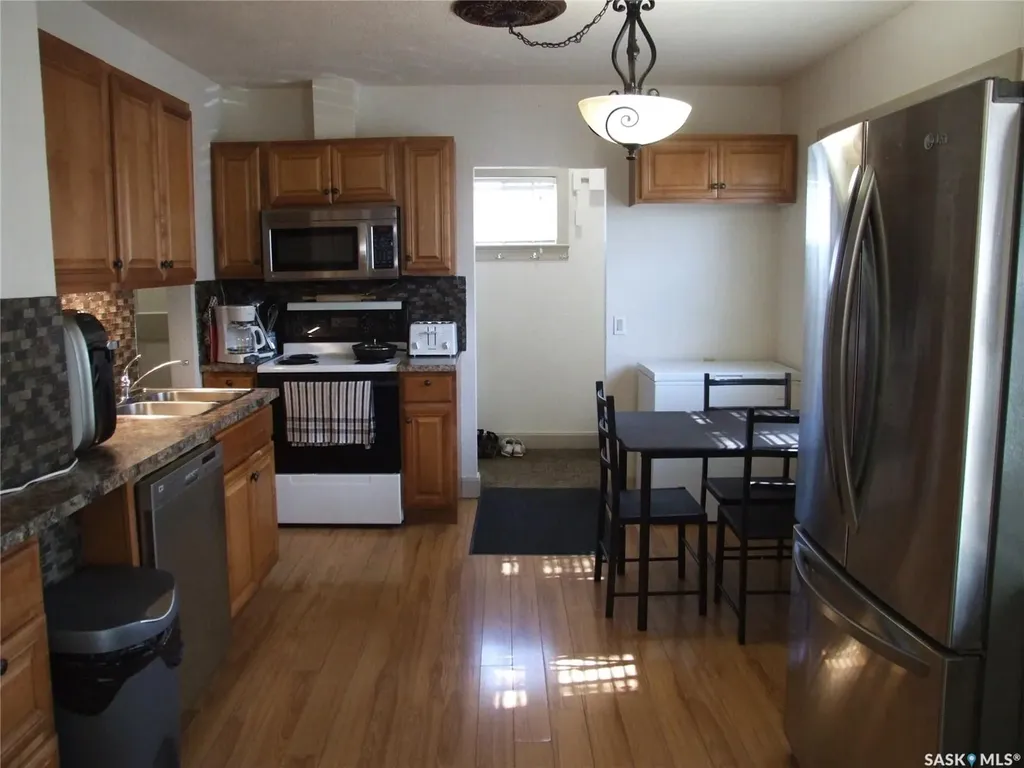 115 1st Street E Leader SK S0N 1H0