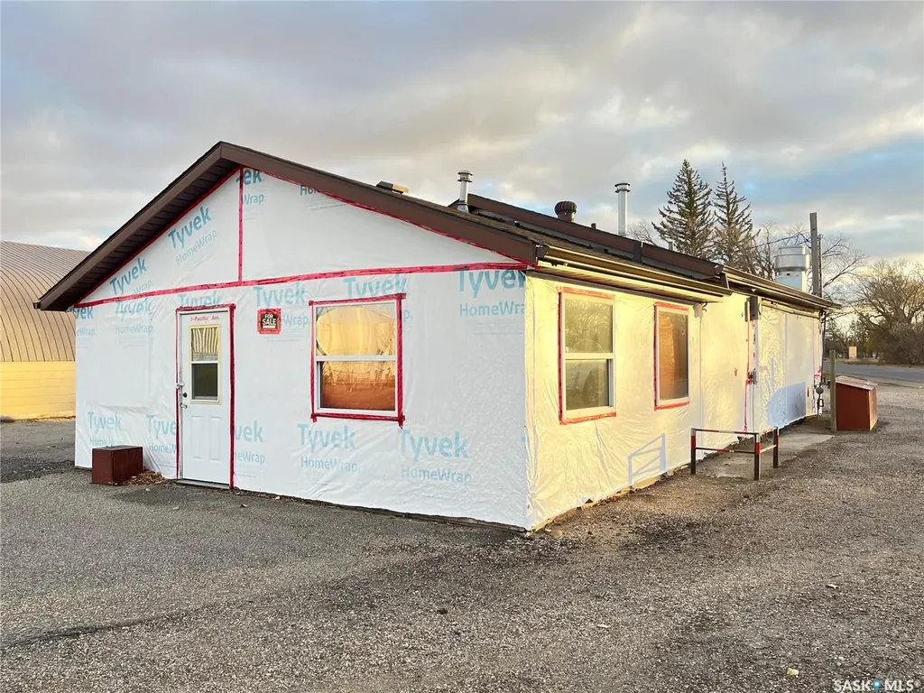 2 Pacific Avenue Maple Creek SK S0N 1N0