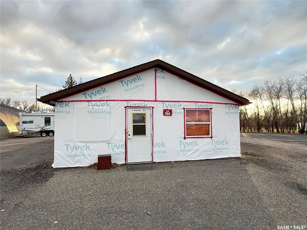 2 Pacific Avenue Maple Creek SK S0N 1N0
