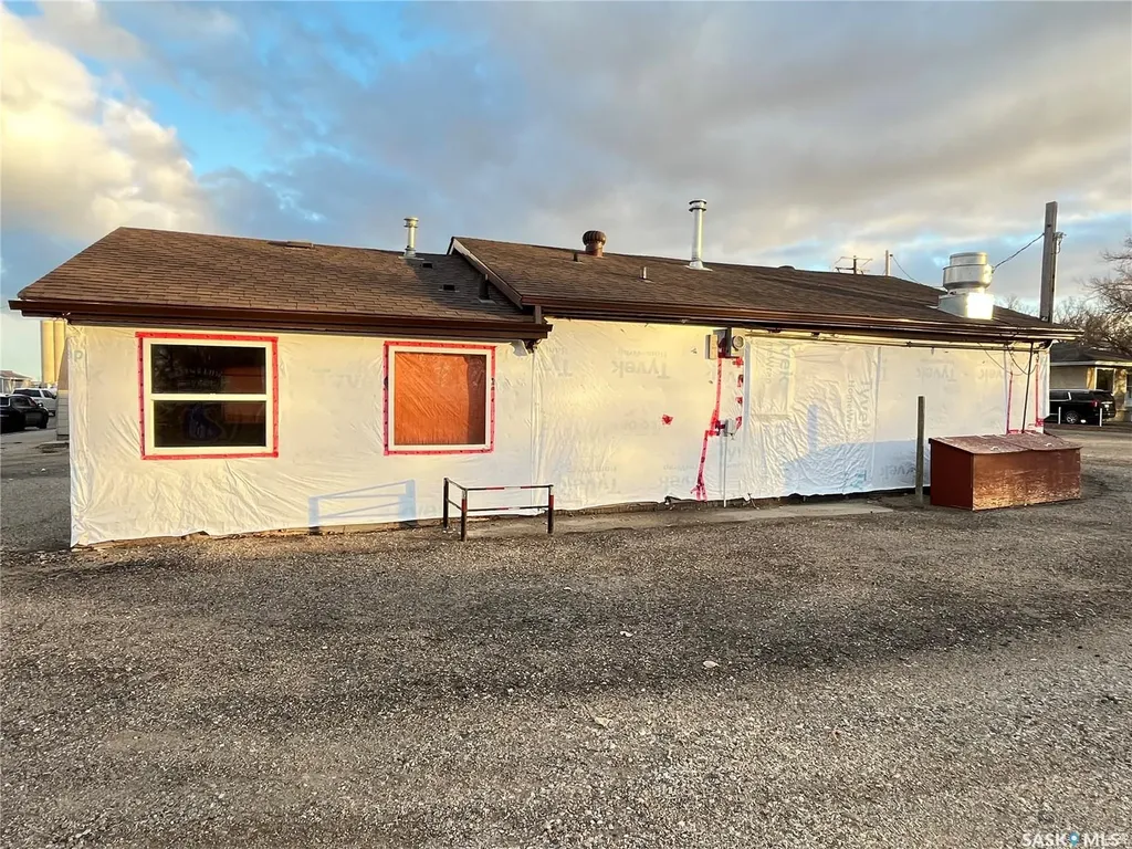 2 Pacific Avenue Maple Creek SK S0N 1N0