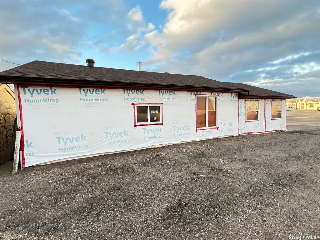 2 Pacific Avenue Maple Creek SK S0N 1N0