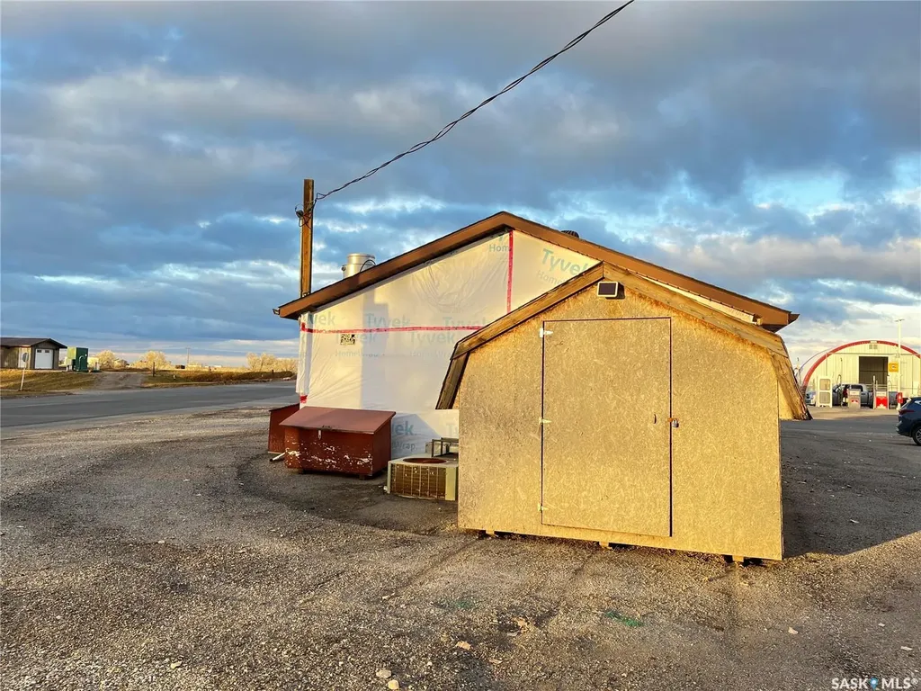 2 Pacific Avenue Maple Creek SK S0N 1N0