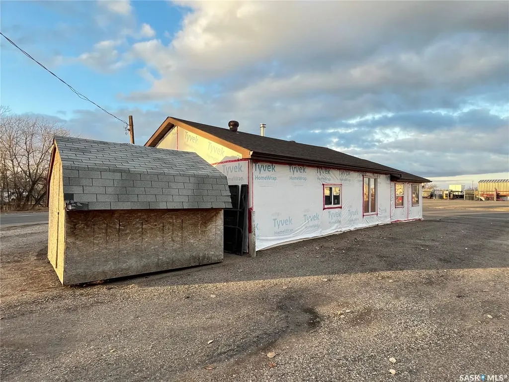 2 Pacific Avenue Maple Creek SK S0N 1N0