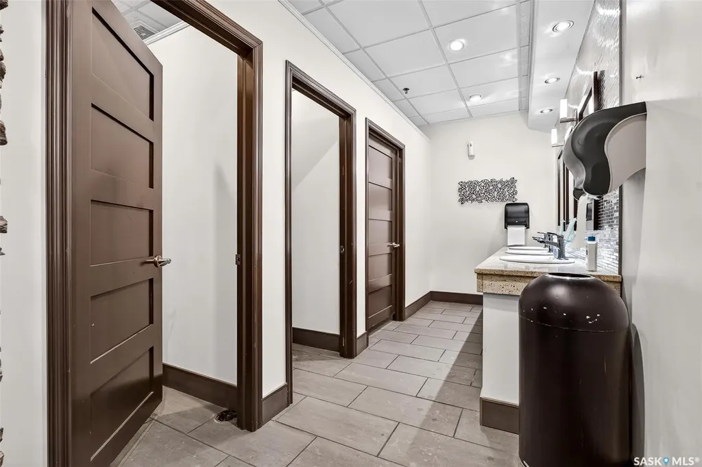 637 Main Street N Moose Jaw SK S6H 0W6