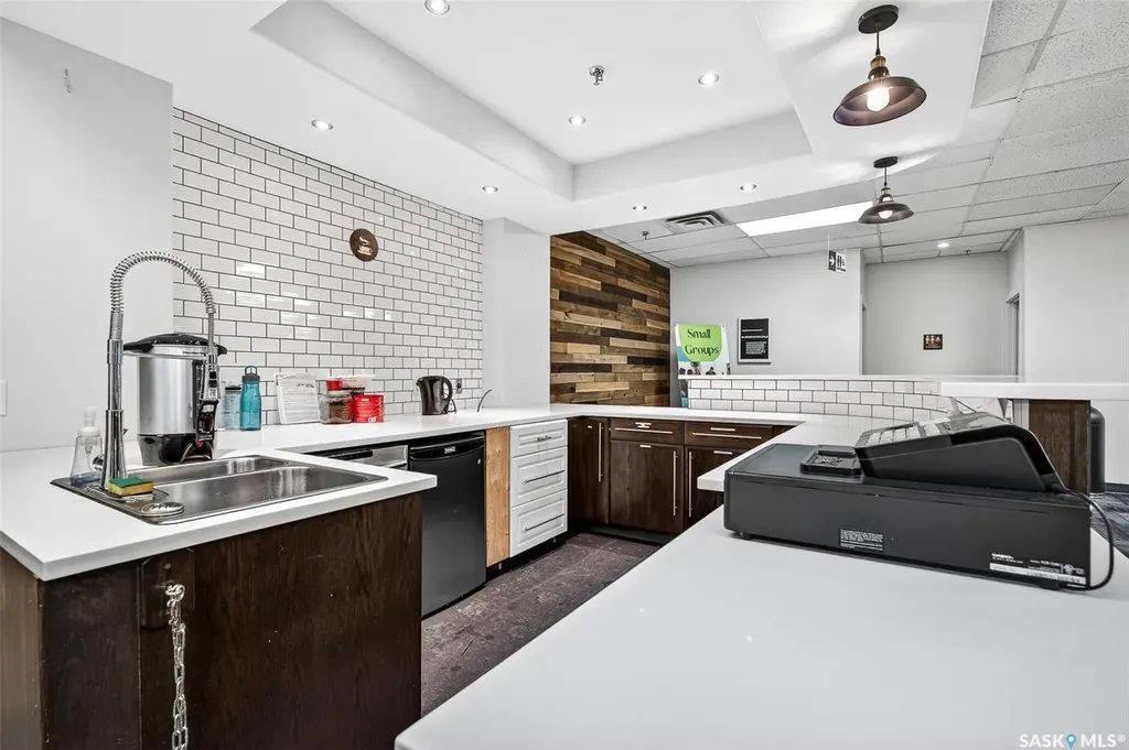 637 Main Street N Moose Jaw SK S6H 0W6