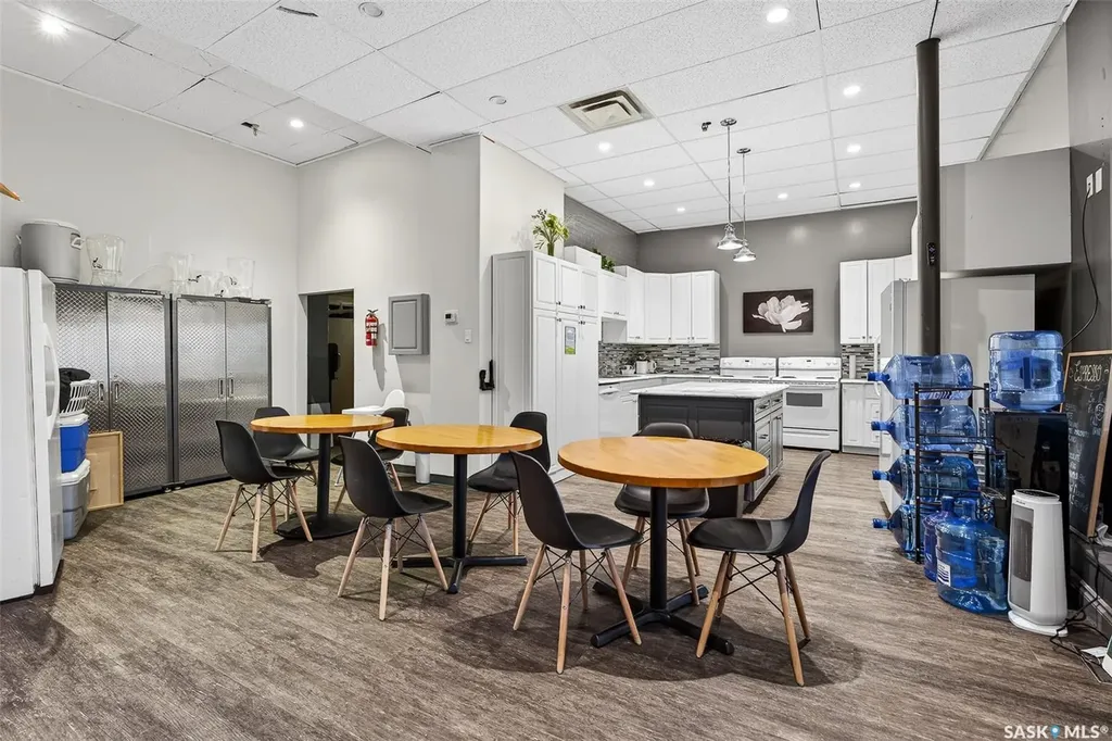 637 Main Street N Moose Jaw SK S6H 0W6