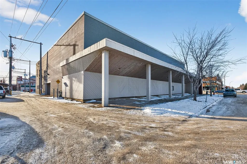 637 Main Street N Moose Jaw SK S6H 0W6