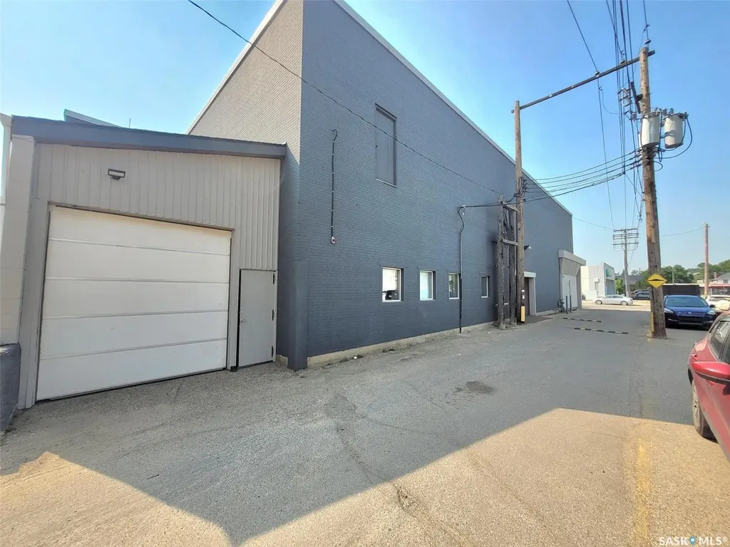 637 Main Street N Moose Jaw SK S6H 0W6