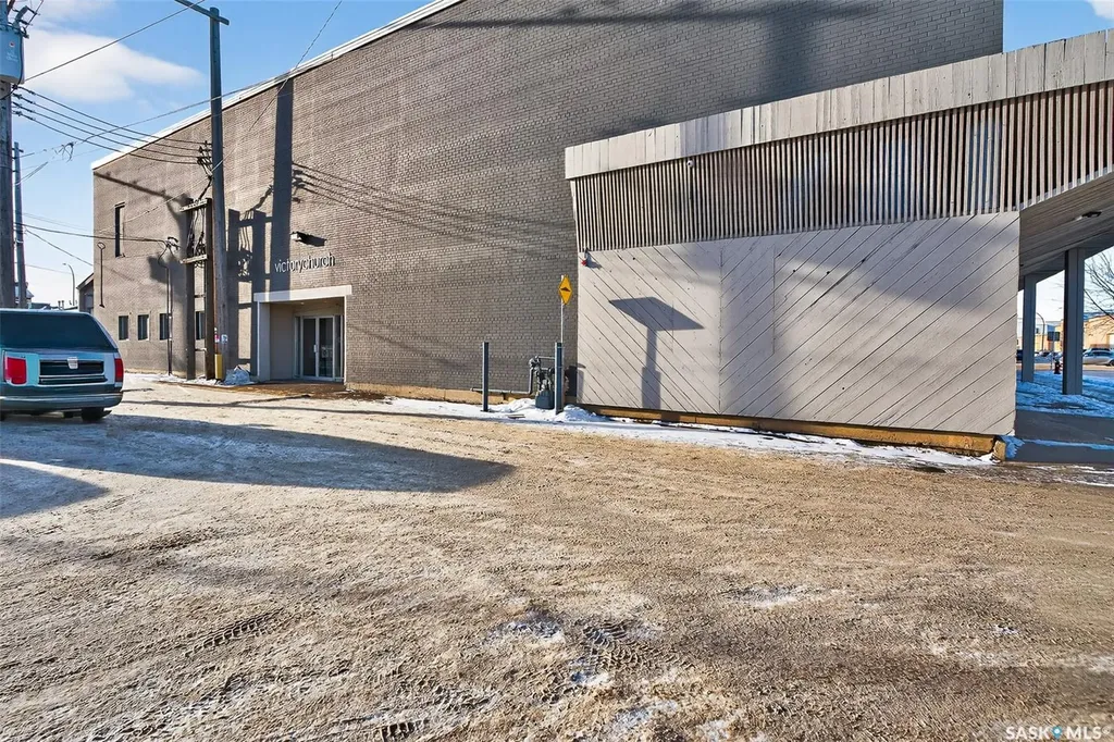 637 Main Street N Moose Jaw SK S6H 0W6