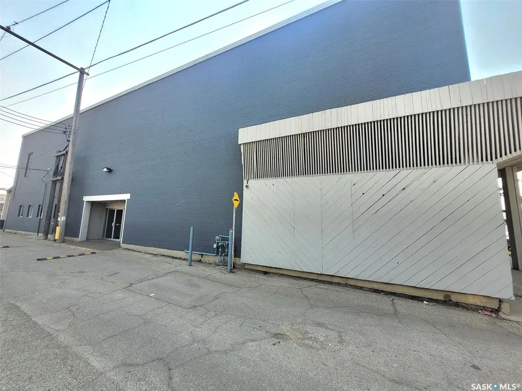 637 Main Street N Moose Jaw SK S6H 0W6