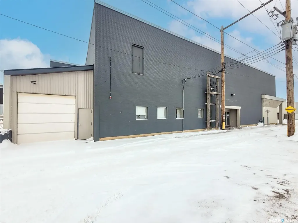 637 Main Street N Moose Jaw SK S6H 0W6