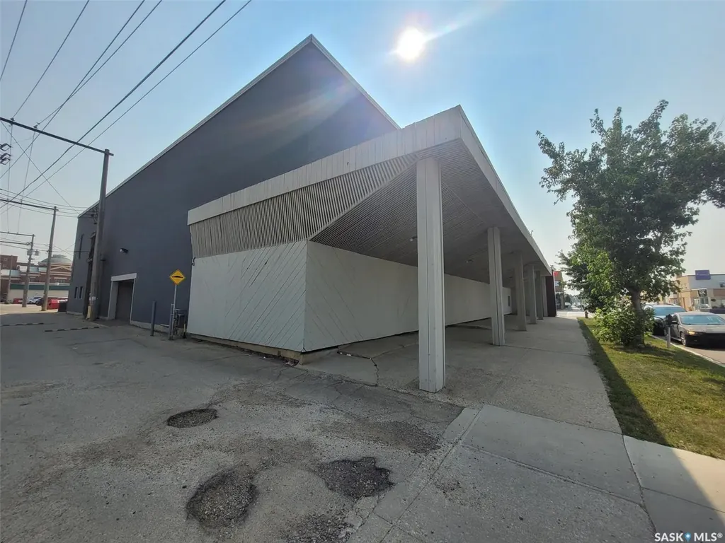 637 Main Street N Moose Jaw SK S6H 0W6