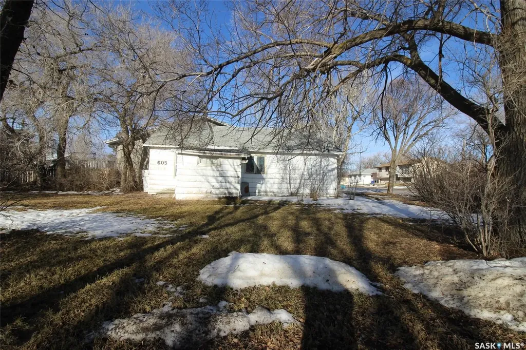 605 3rd Street W Shaunavon SK S0N 2M0