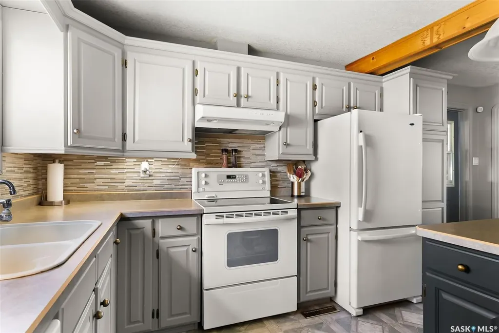 433 9th Avenue W Melville SK S0A 2P0