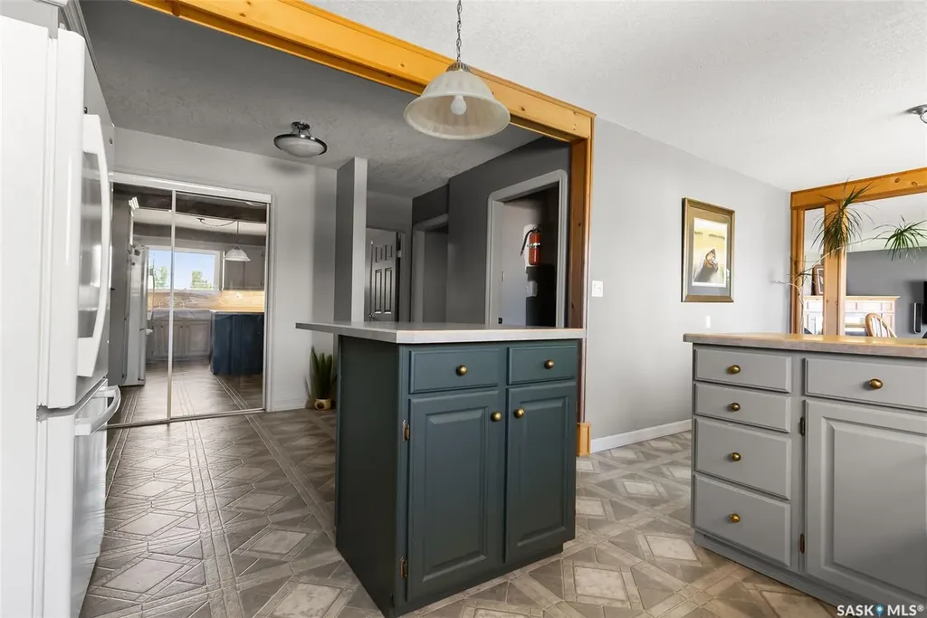 433 9th Avenue W Melville SK S0A 2P0