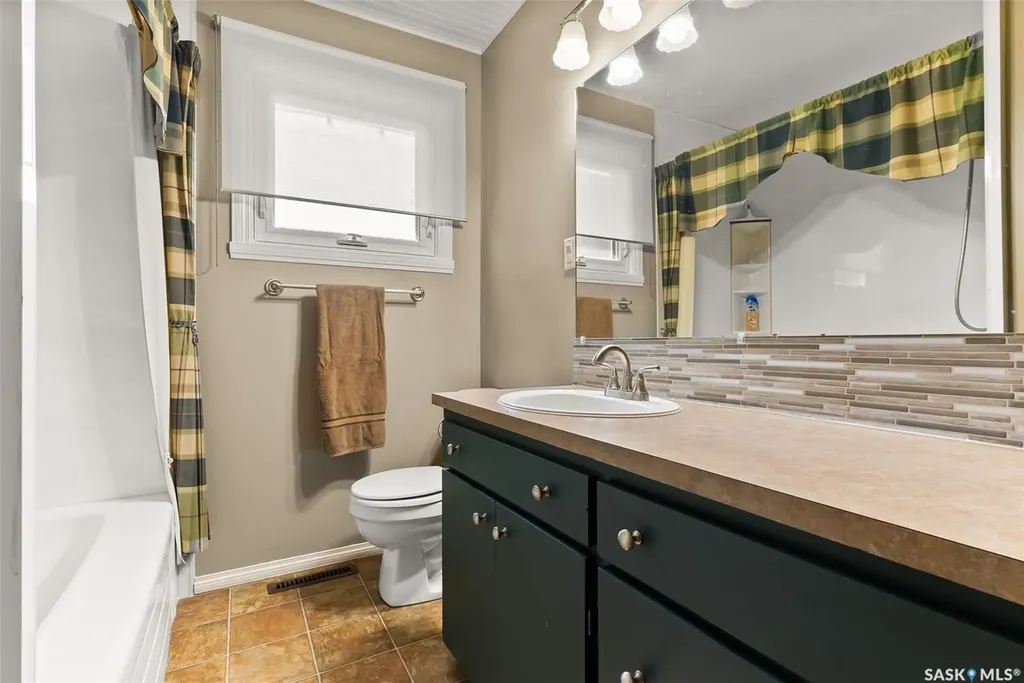 433 9th Avenue W Melville SK S0A 2P0