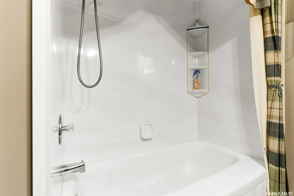 433 9th Avenue W Melville SK S0A 2P0