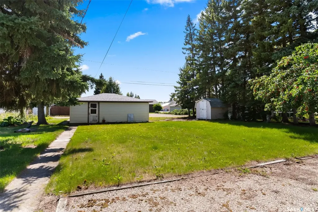 433 9th Avenue W Melville SK S0A 2P0