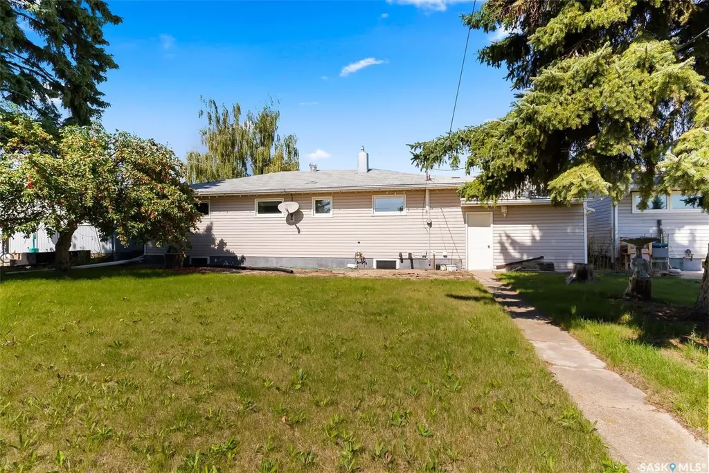 433 9th Avenue W Melville SK S0A 2P0