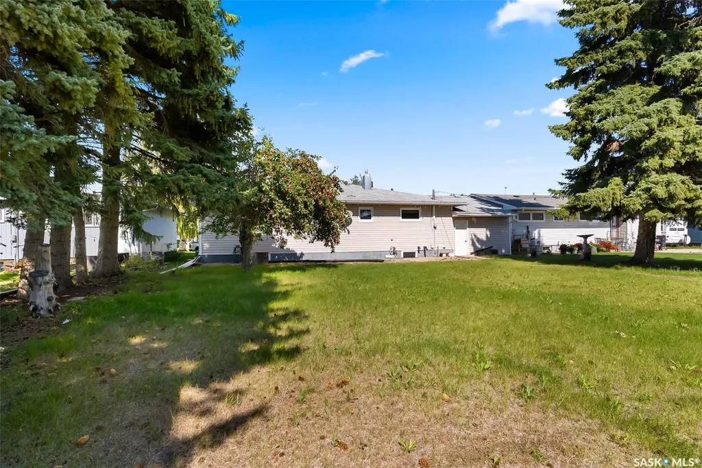 433 9th Avenue W Melville SK S0A 2P0