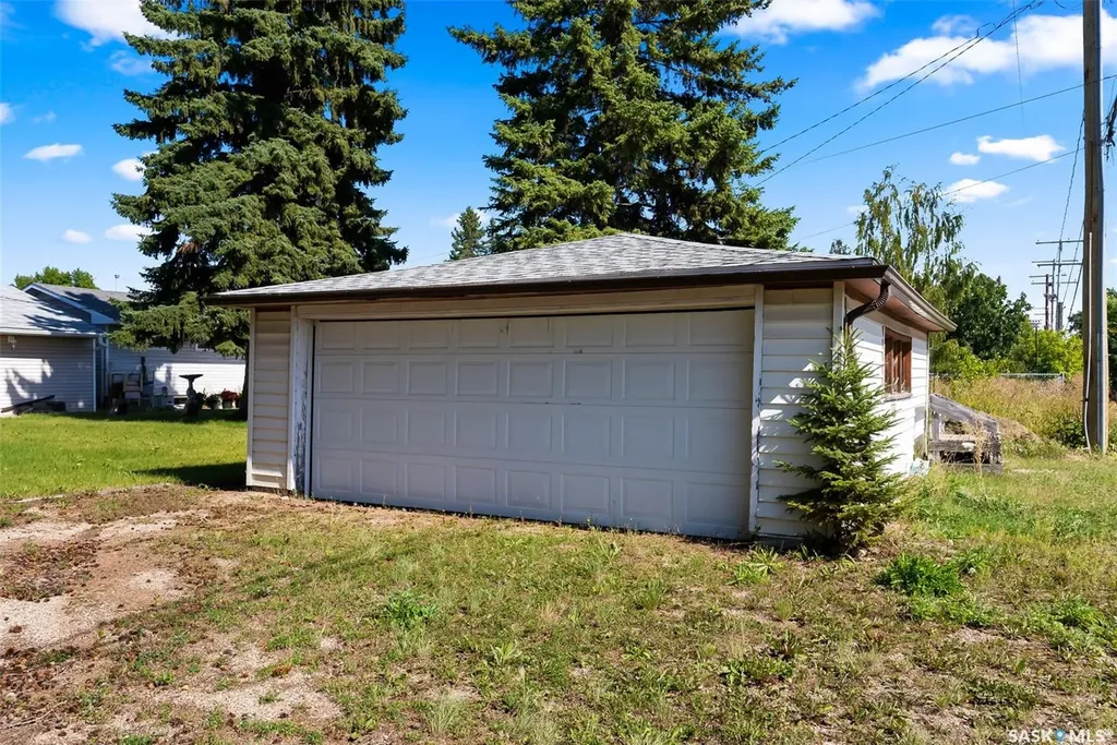 433 9th Avenue W Melville SK S0A 2P0