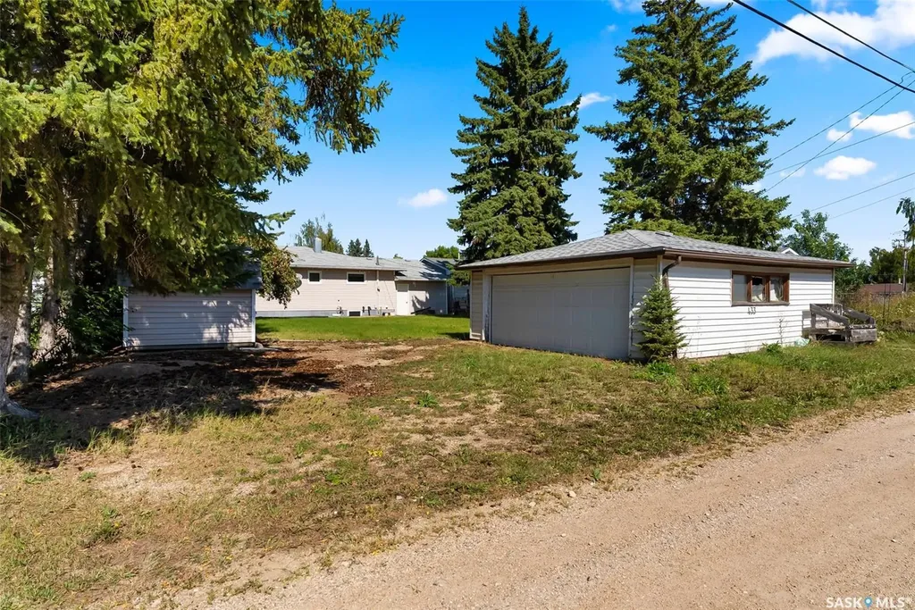 433 9th Avenue W Melville SK S0A 2P0