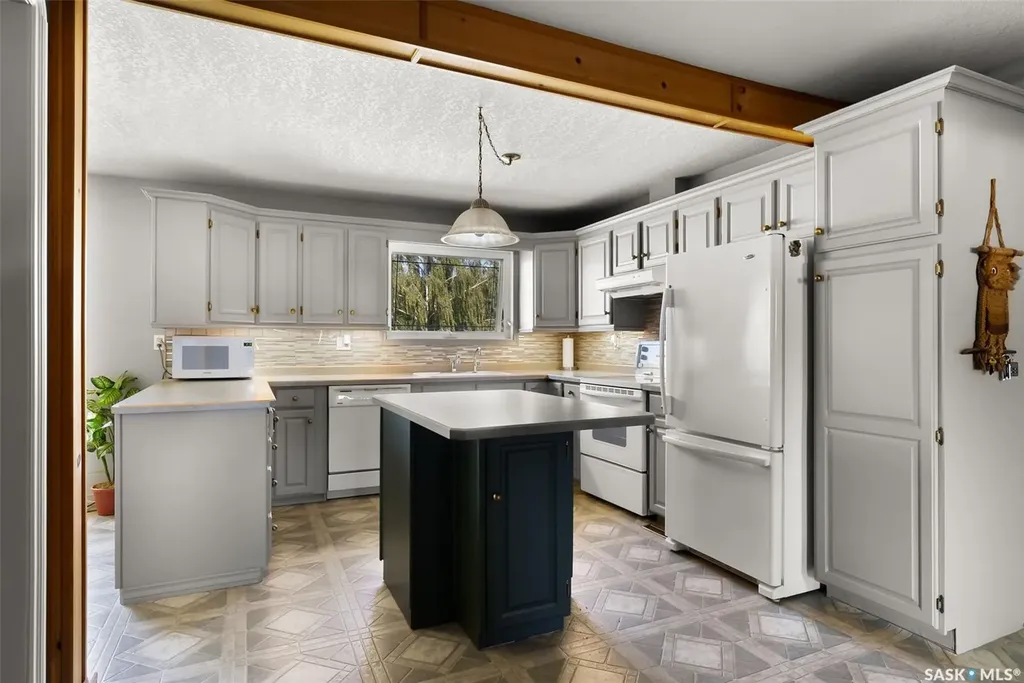 433 9th Avenue W Melville SK S0A 2P0