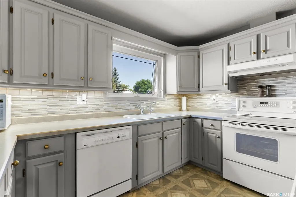 433 9th Avenue W Melville SK S0A 2P0
