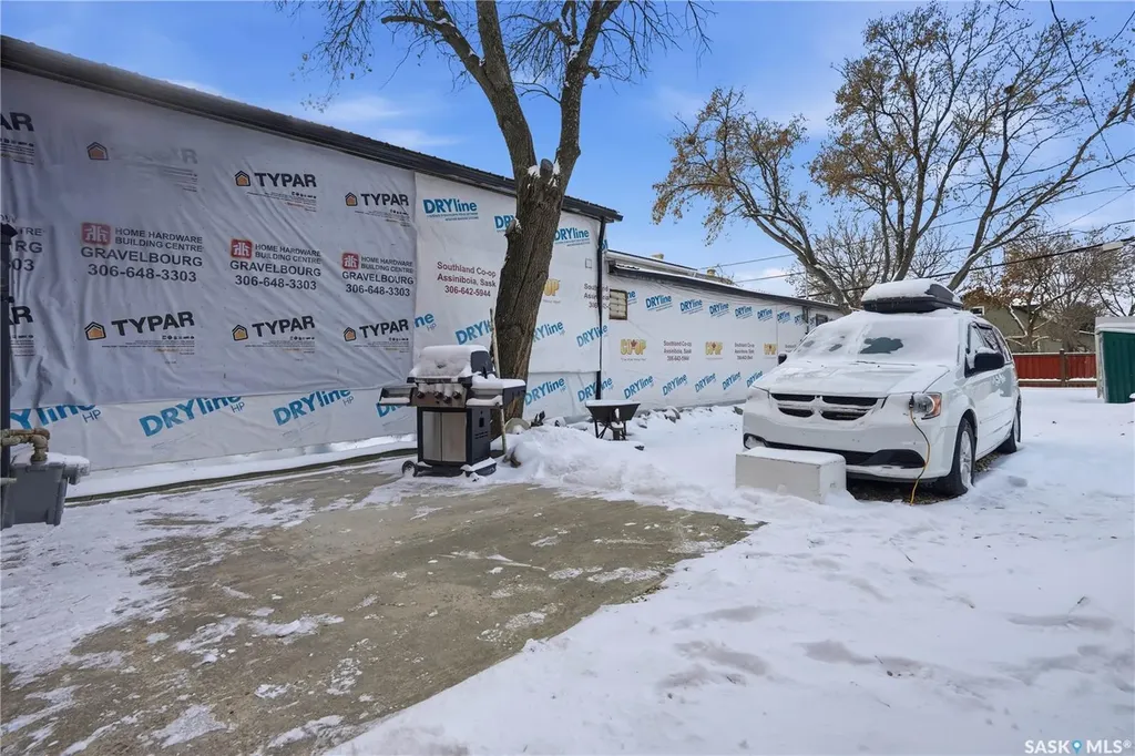 418 Main Street Gravelbourg SK S0H 1X0