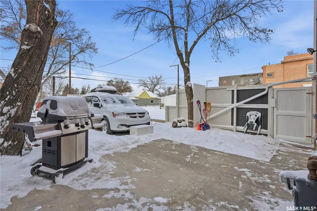 418 Main Street Gravelbourg SK S0H 1X0