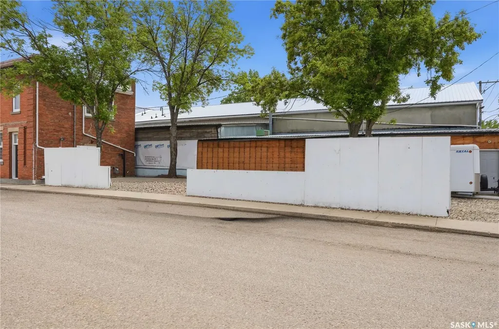 418 Main Street Gravelbourg SK S0H 1X0