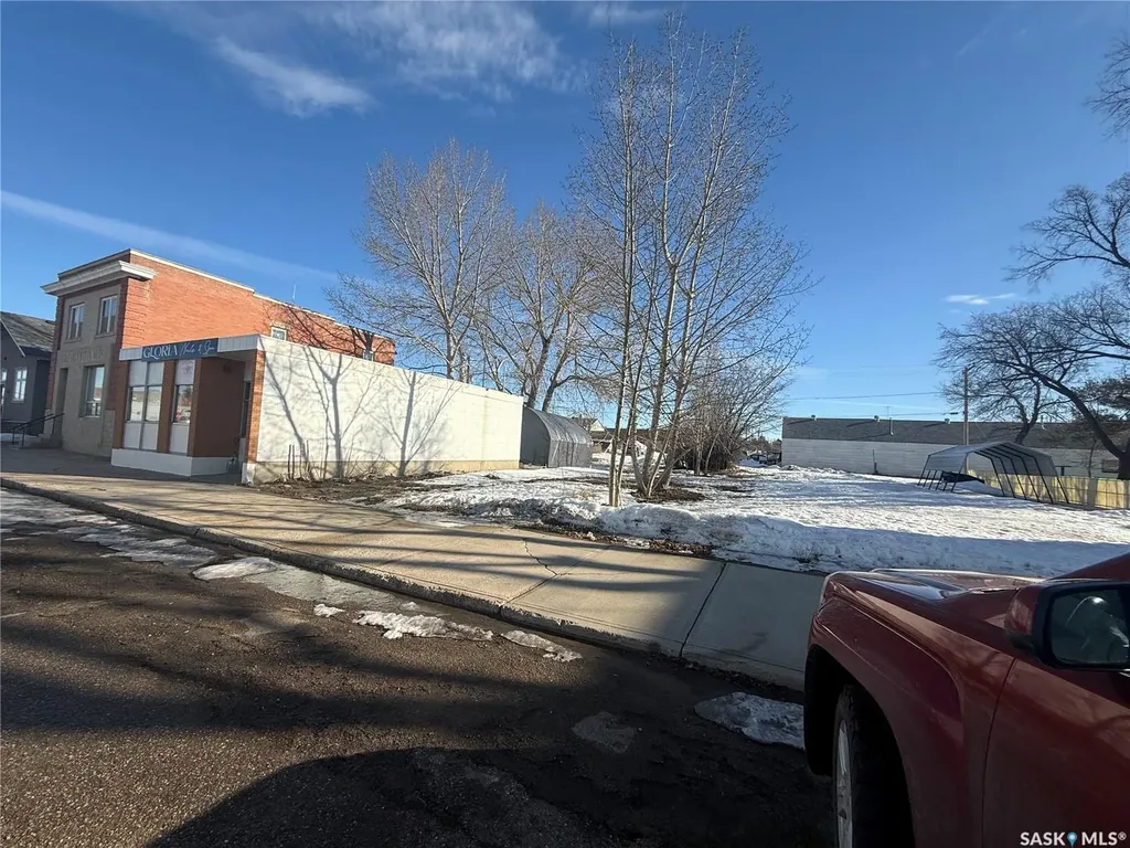 248 Centre Street Shaunavon SK S0N 2M0