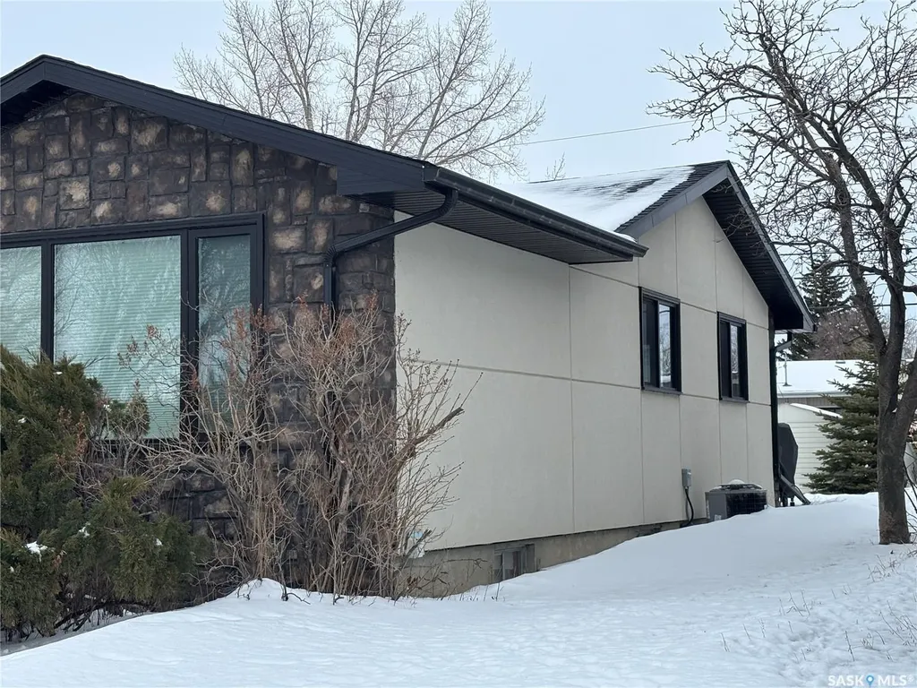 4 Churchill Place Kindersley SK S0L 1S0