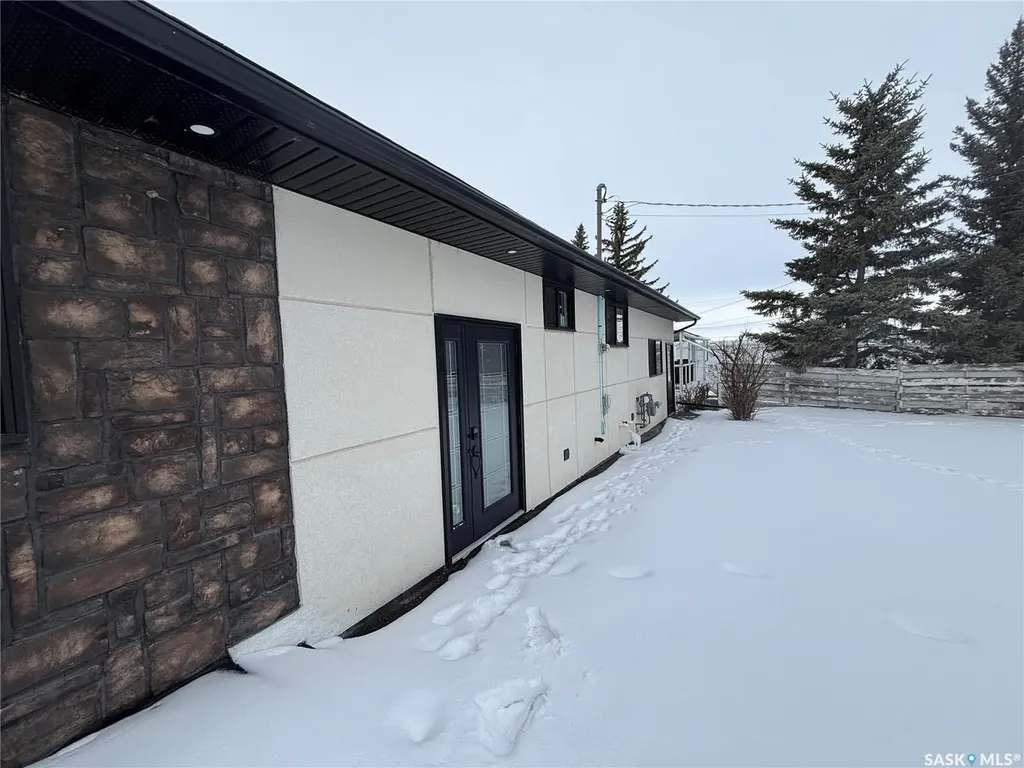 4 Churchill Place Kindersley SK S0L 1S0