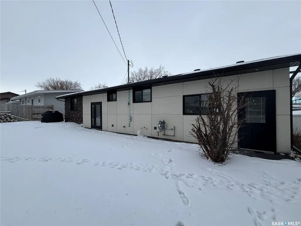 4 Churchill Place Kindersley SK S0L 1S0