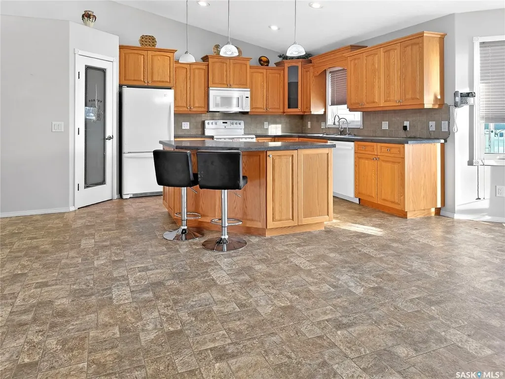 105 Nelson Avenue Kipling SK S0G 2S0